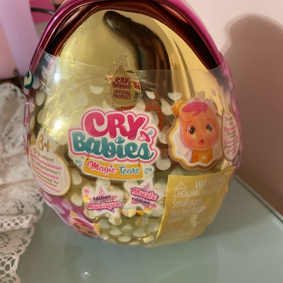 Cry Babies Magic Tears Music Gold Edition | 8 Surprises and Accessories - Picture 3 of 12